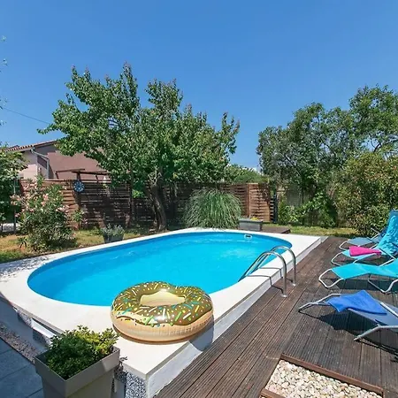 펜션 House Pelini 풀라