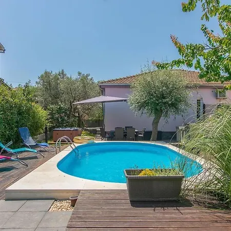 House Pelini Dom wakacyjny