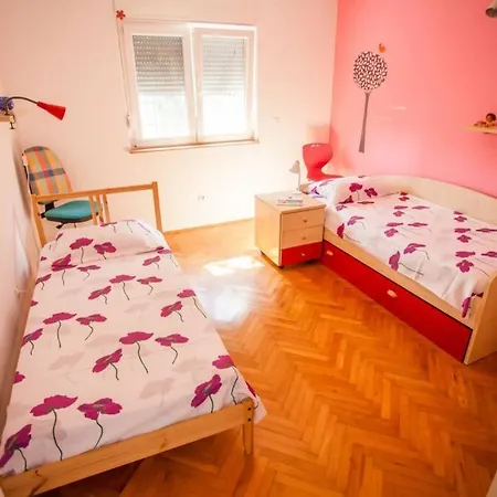 Dom wakacyjny House Pelini *